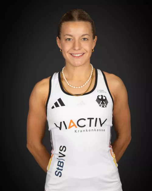 Aina Kresken weiss lächelnd DHB Frauen-3112